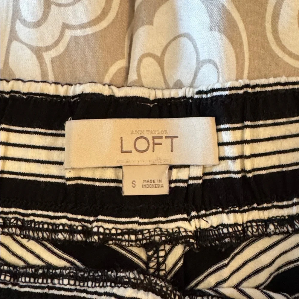 LOFT Black and White Striped Skater Skirt with Pockets Size Small - Picture 5 of 6